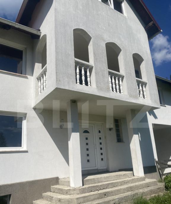 Vila cu etaj de vanzare in Pojorata