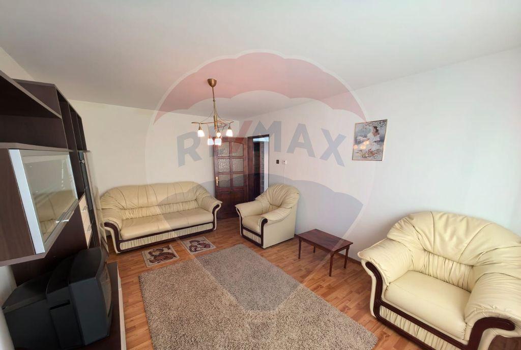Prima inchiriere Apartament 3 camere garaj in zona
