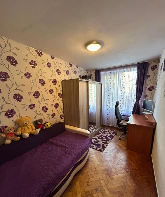 Proprietar apartament cu 3 camere in Brasov strada Octavian Goga