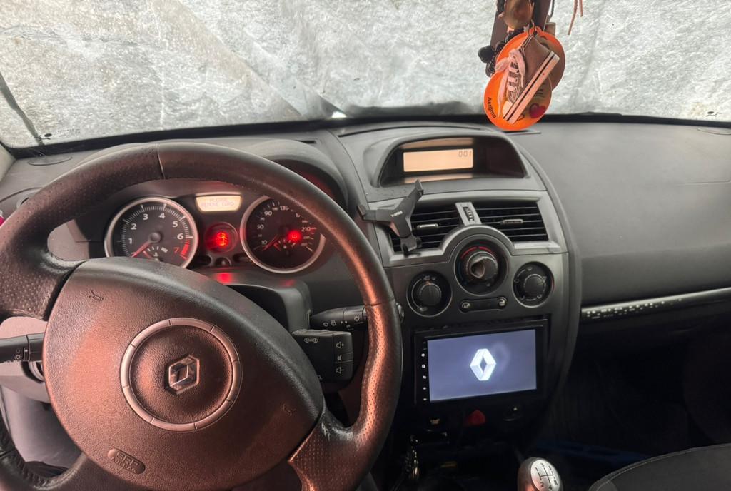 Renault megane 2 1 6 16v 1 850 eur