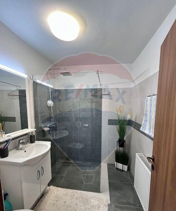 Apartament cu 4 camere de inchiriat zona ultracentrala