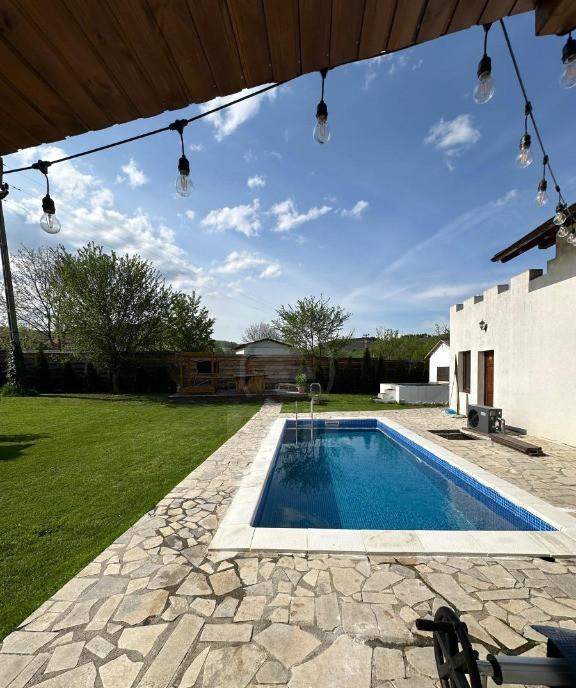 Investitie sigura Cabana la Cheie 21 locuri Piscina - Baisoara