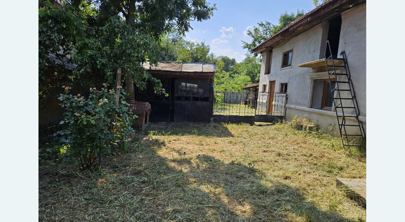 Casa locuibila 100 mp cu teren 1000 mp in Obobesti DB