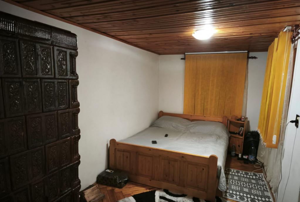 Casa de vanzare cu 3 camere 80 mp 900 mp teren Siret