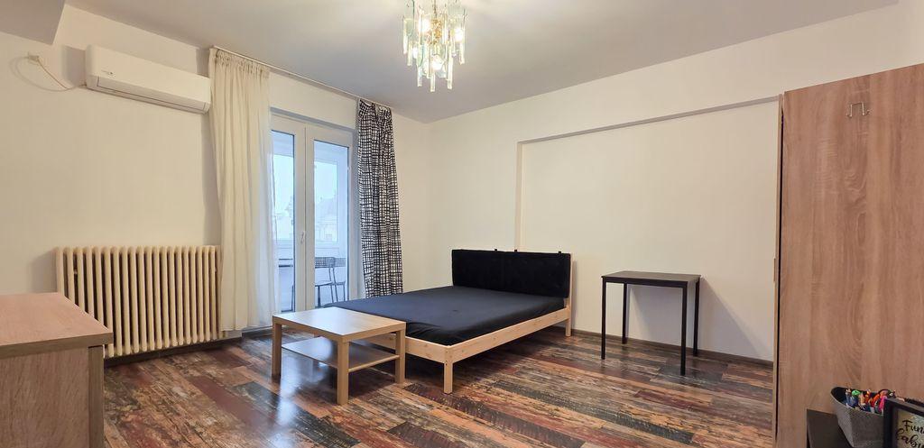 Garsoniera spatioasa de inchiriat - Universitate