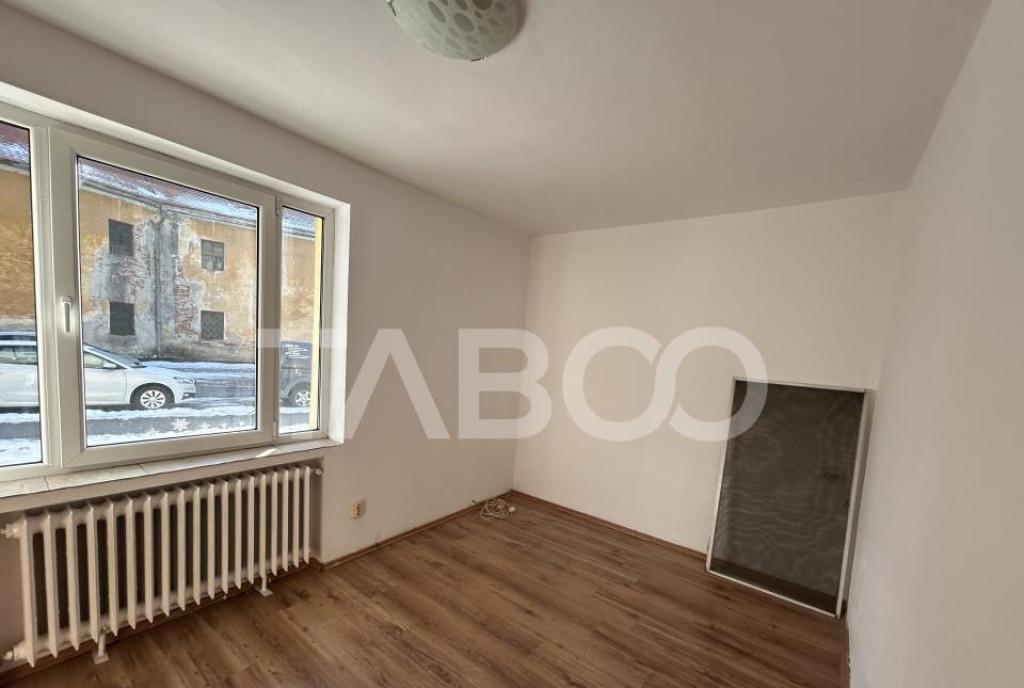 Apartament 3 camere renovat in zona excelenta a Sibiului