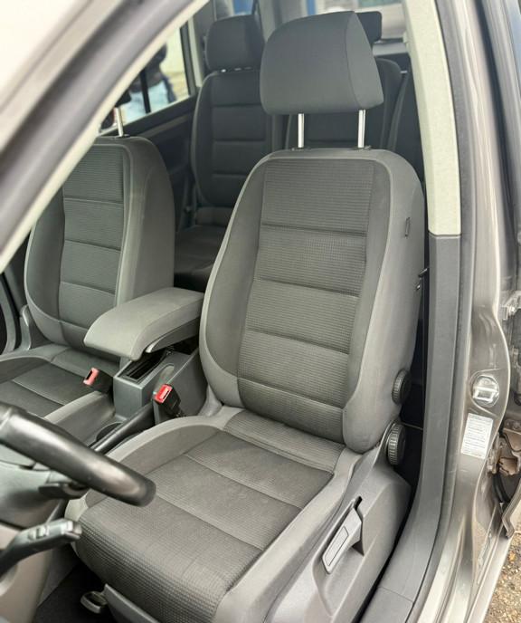 VW Touran 2 0TDI DSG Freestyle Clima Xenon Navi PDC 2010 4 890 eur