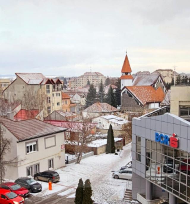 Apartament 2 camere zona centrala lift balcon generos