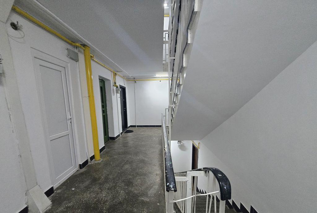 Apartament 3 etaj 2 lift camere decomandat 70mp Prelungir