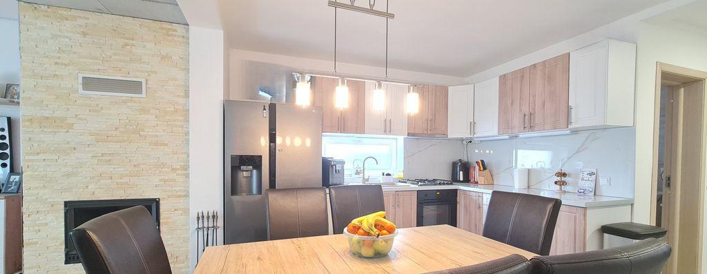 Casa 4 camere semimobilata in Cartier Izvor Tarlungeni Br