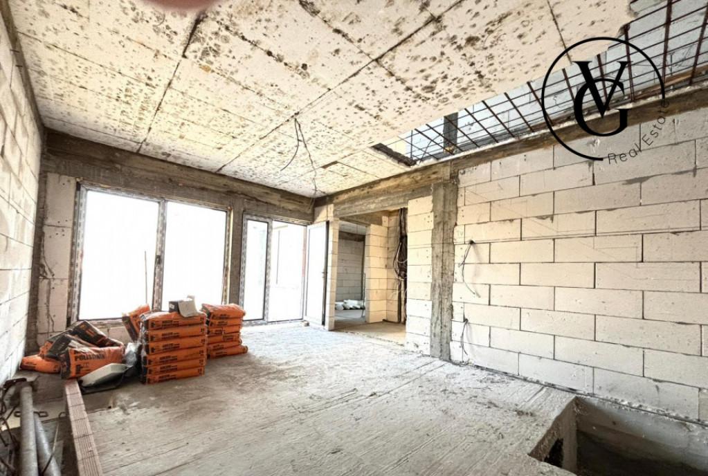 Vila P 1 pod 5 camere Lumina