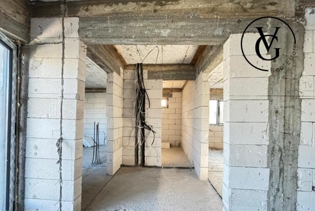 Vila P 1 pod 5 camere Lumina