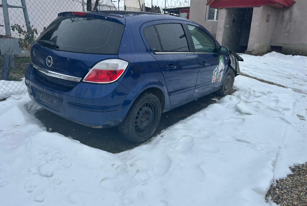 Dezmembrez opel astra h 1 500 lei