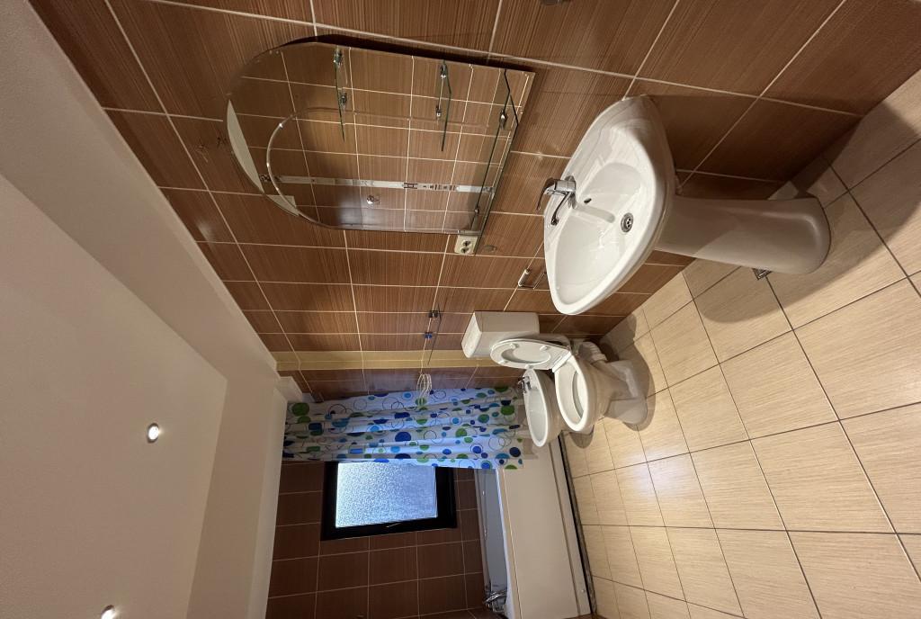 Inchiriez apartament in vila