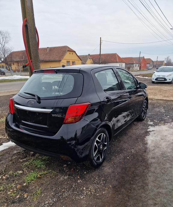 TOYOTA Yaris 3a serie 2016 Yaris 1 3 5P Lounge Multidrive S 6 999 eur