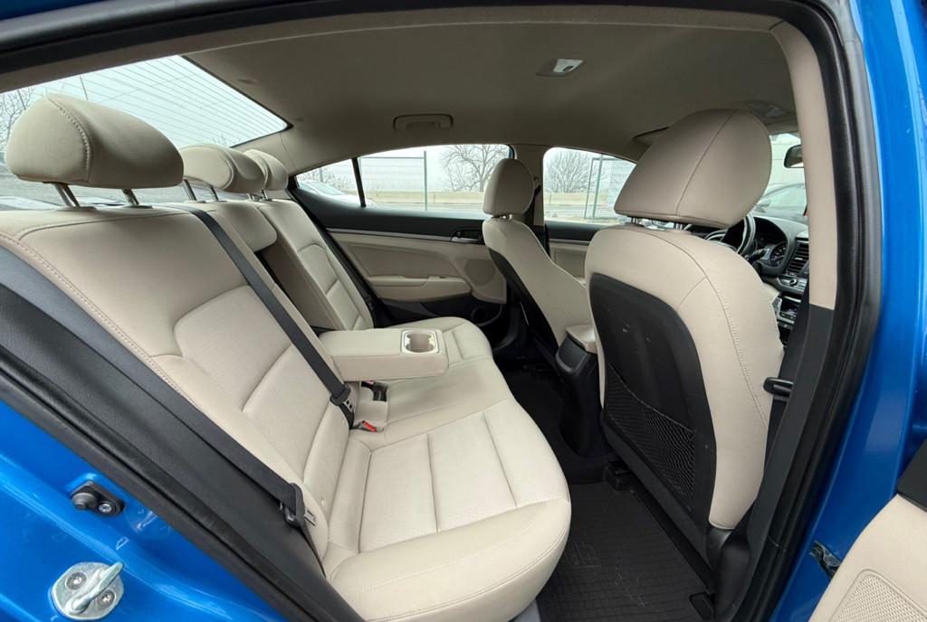 Hyundai Elantra 2017-1 6d-136cp-Accept variante 8 999 eur