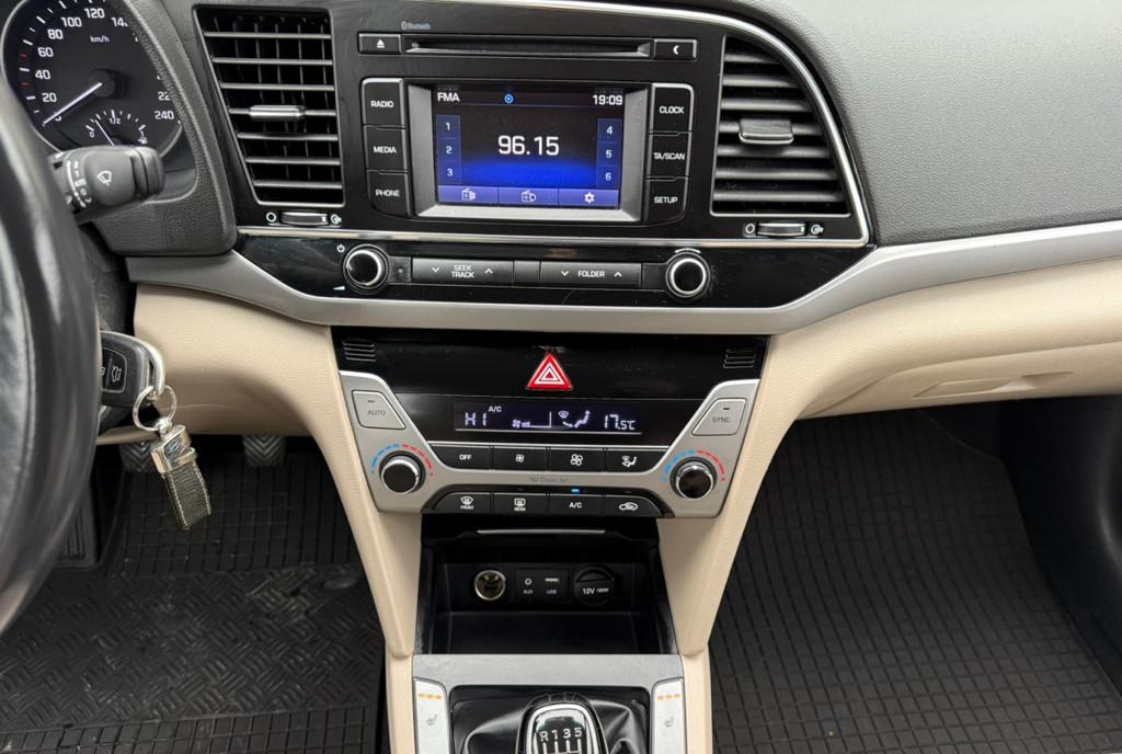 Hyundai Elantra 2017-1 6d-136cp-Accept variante 8 999 eur