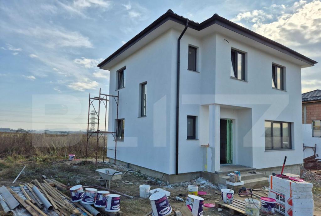 Casa etaj 120 mp utili 320 mp teren zona Burdujeni