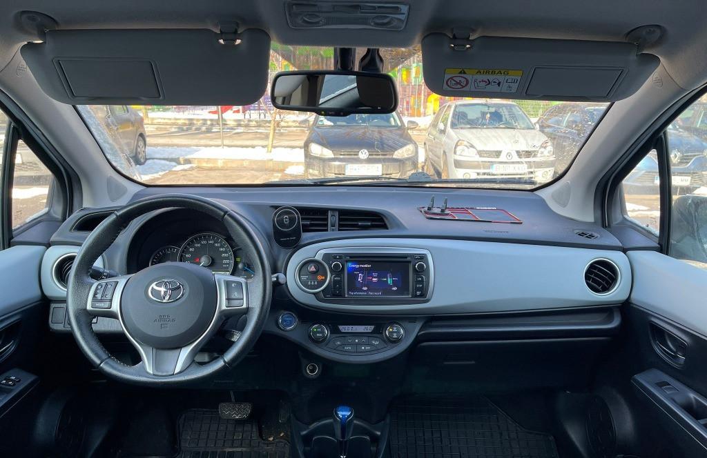 Toyota Yaris Hibrid electric consum 3L 7 800 eur