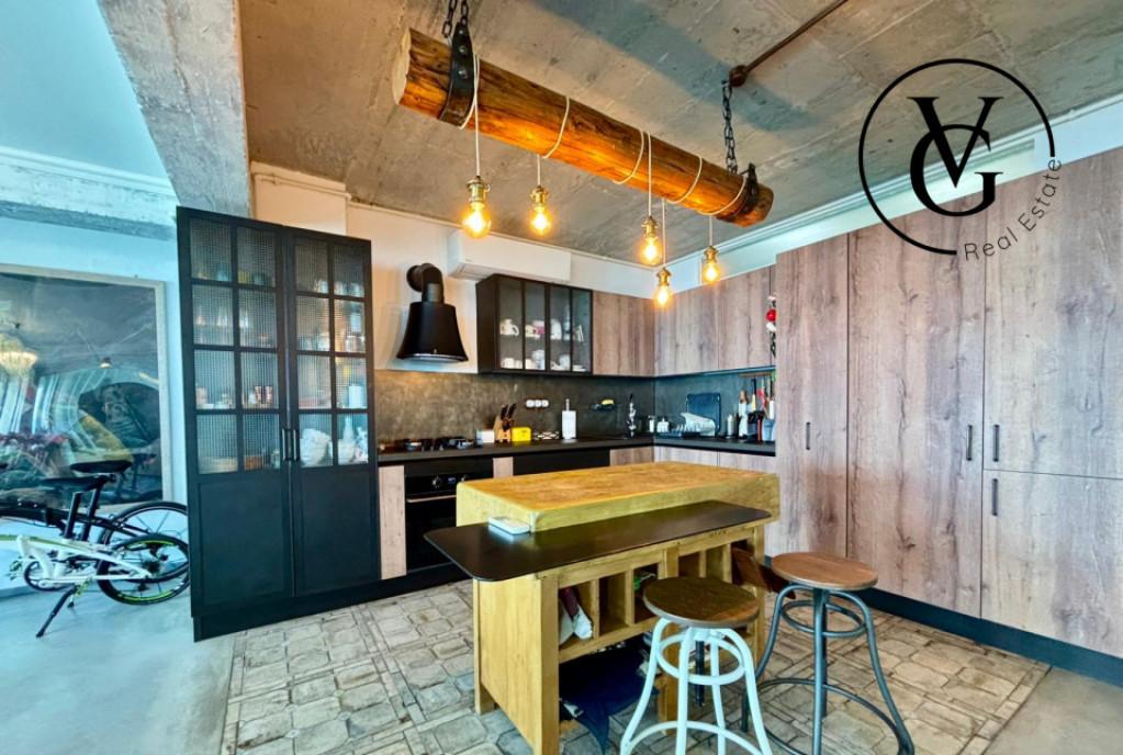 Apartament generos 3 camere frontal mare prima linie parc