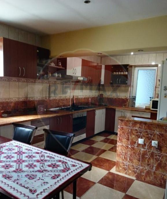 Casa spatioasa cu garaj Mogosoaia foarte aproape d