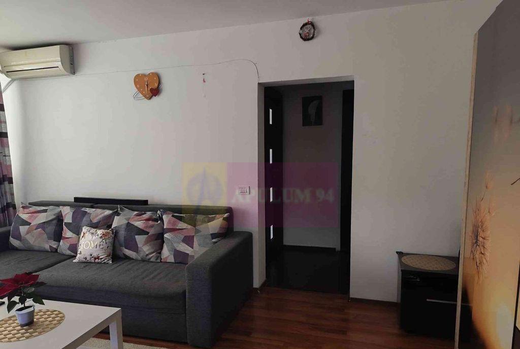 Apart 2 camere situat intre biserica de la Potcoava si