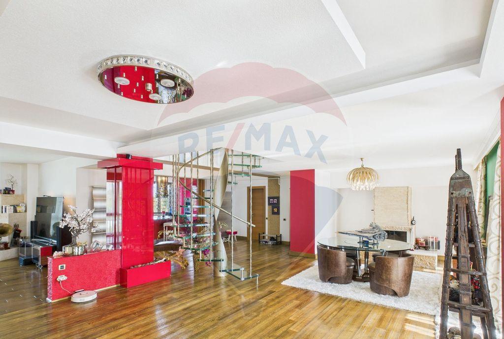 Penthouse cu terasa si piscina acoperita