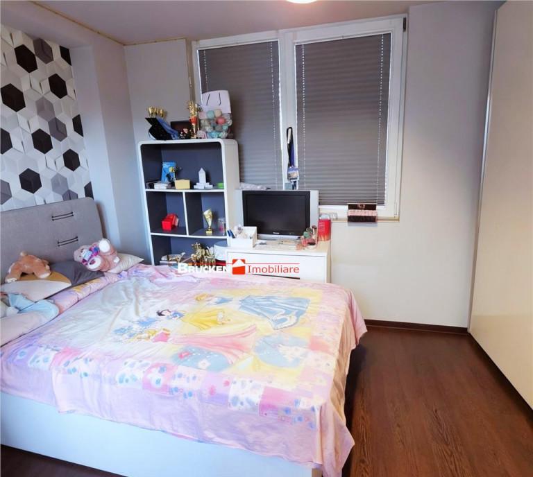 Apartament 4 camere 76 mp utili Etaj iv Vedere spre Cr