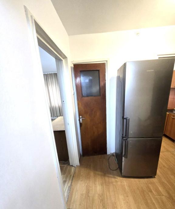 3 camere Parcul Moghioros vizavi auchan metrou la 850 m mobilat