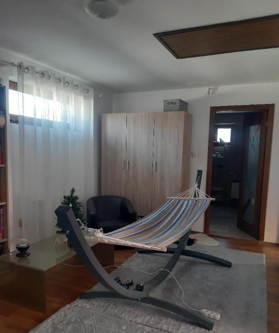 Casa 200 mp Tartasesti 4 camere 2 bai bucatarie living room