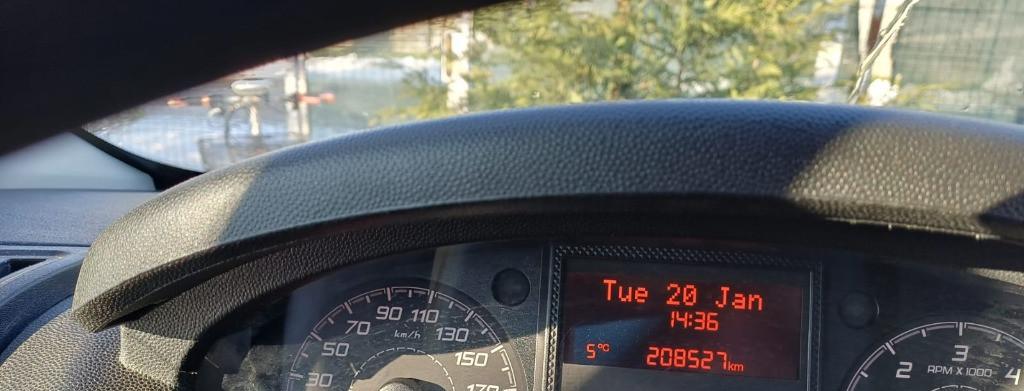 Peugeot Boxer cu bena neacoperita 7 locuri an 2017 7 700 eur