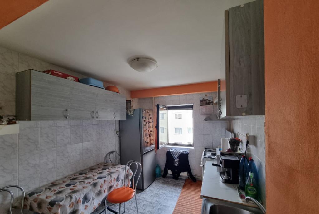 Zona Centrala Slanicului Apartament 2 camere renovat