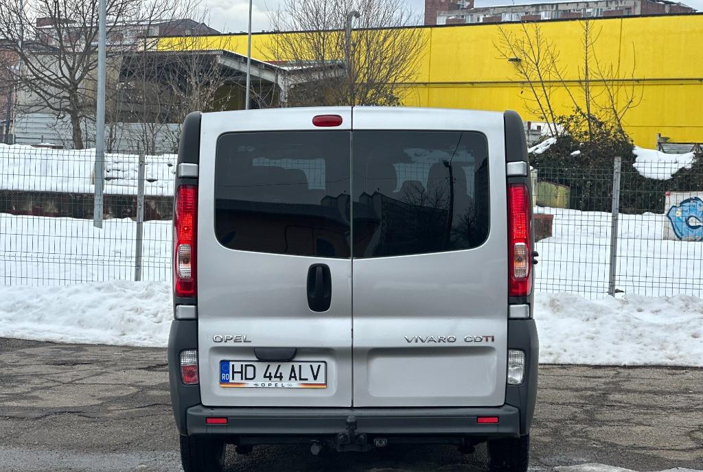 Opel Vivaro autoturism 9 locuri navigatie 2 0 D aer conditionat 2010 10 700 eur
