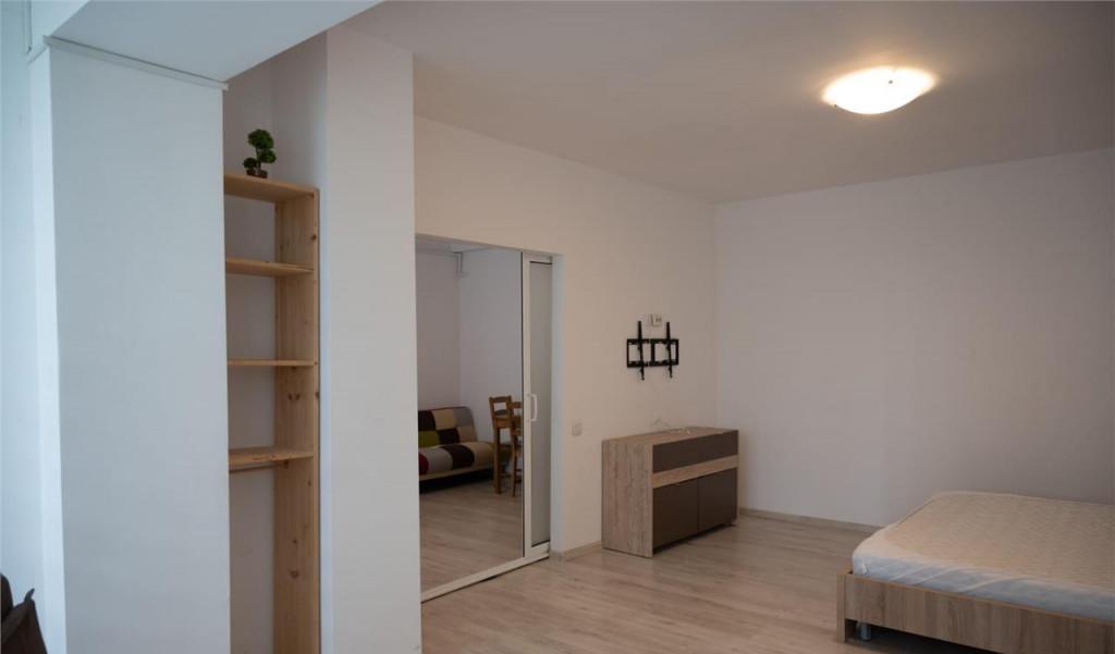 Apartament la casa curte si acces propriu loc parcare Par