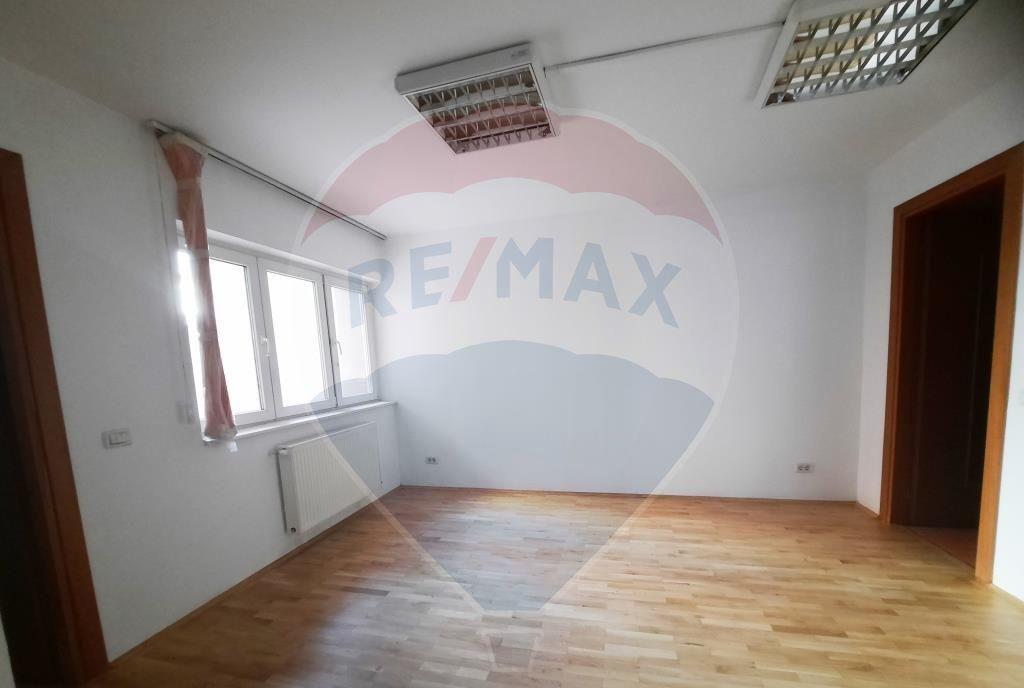 Apartament duplex / 4 camere de inchiriat / zona Bucur Ob