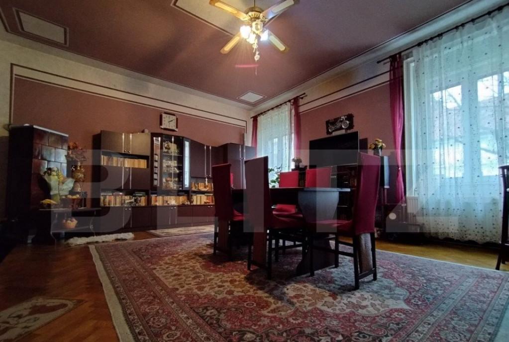 Apartament spatios cu 4 camere 155 mp zona Catedrala s