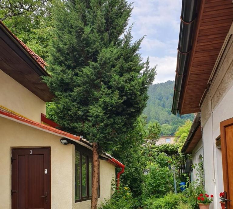 2 camere la casa curte boxa Piata Sfatului Centru Istor