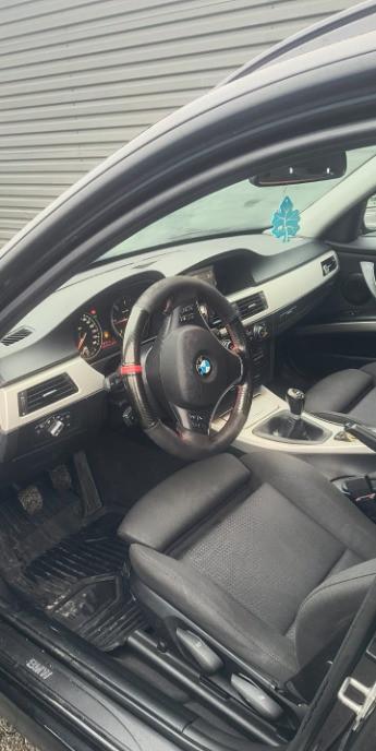Bmw seria 3 touring 2011 5 600 eur