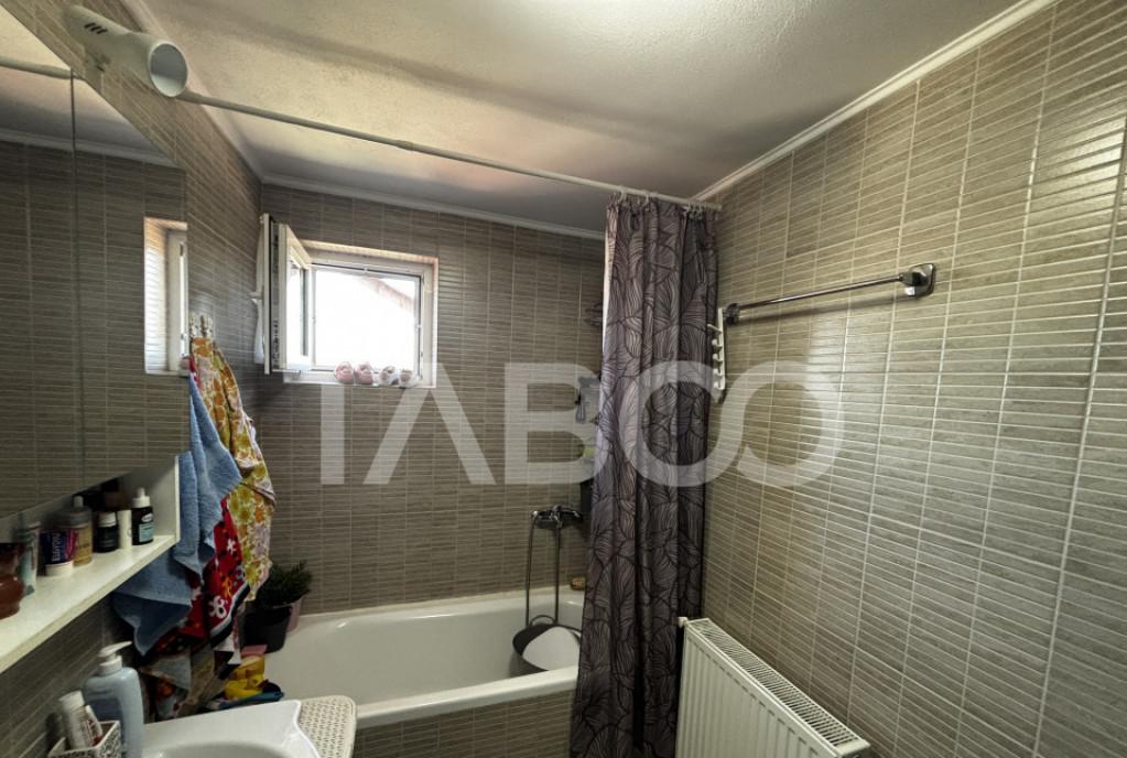 Apartament de vanzare 2 camere decomandat 76 mp zona Tiglari