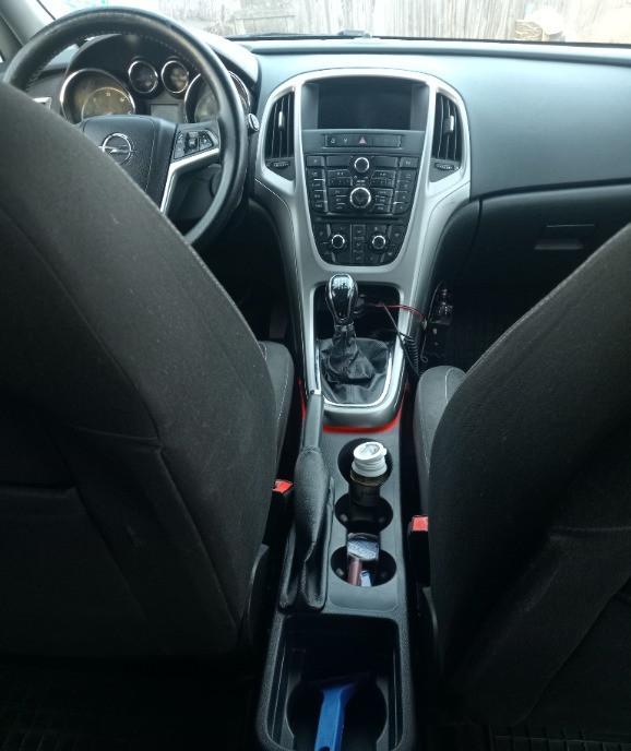 Opel Astra J 1 7 CDTI 3 000 eur