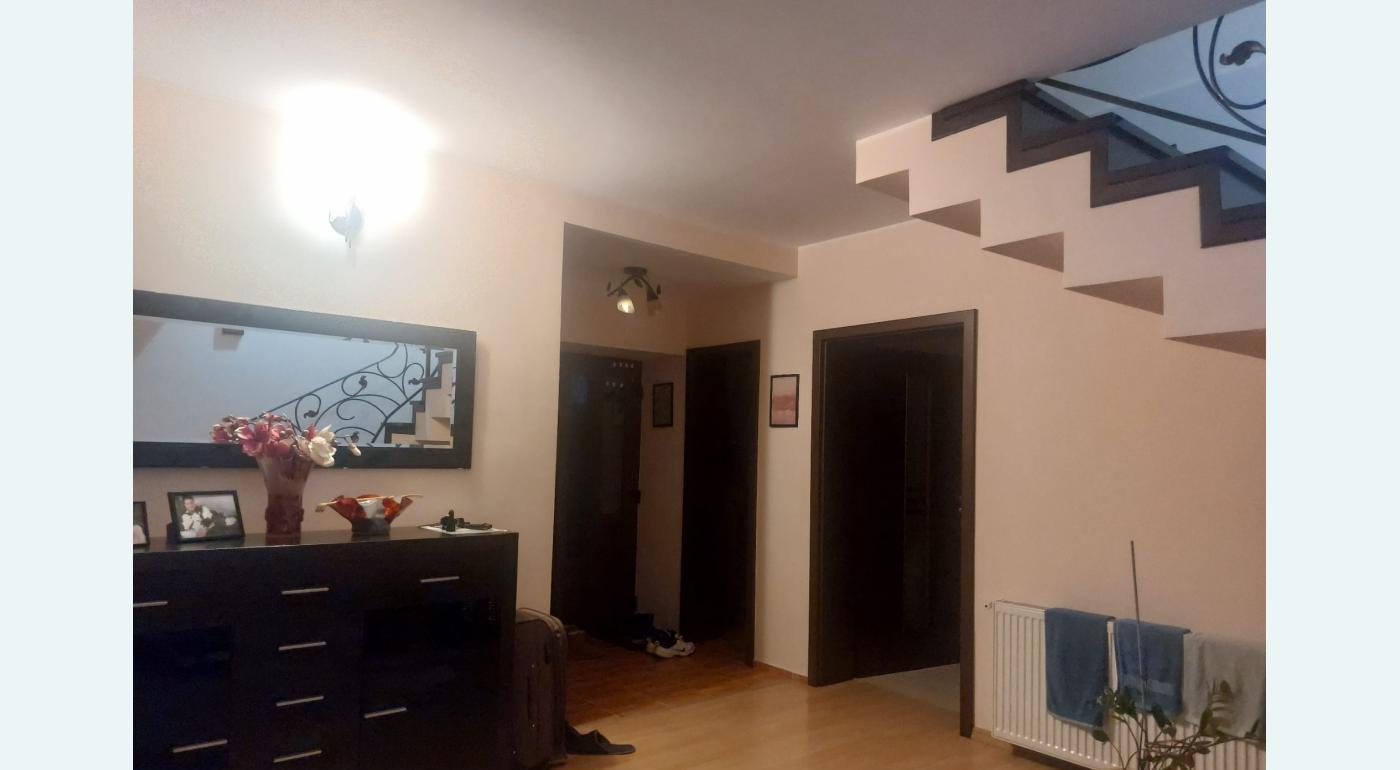 Proprietar vand casa in Dumbravita central