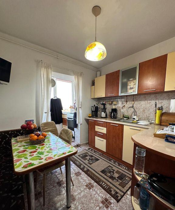 3 Camere 70 mp si Boxa Metrou 1 Decembrie la 5 Minute