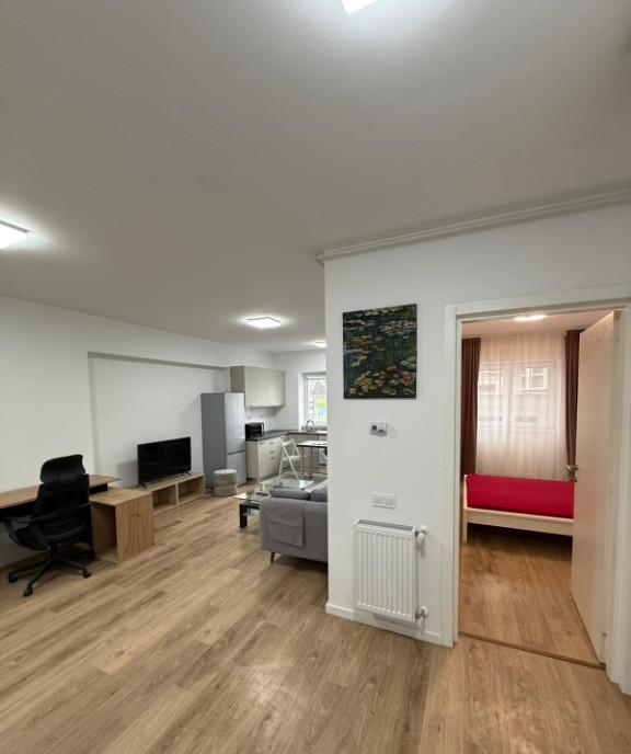 Garsoniera de inchiriat cocheta si spatioasa langa Mall Plaza centrala