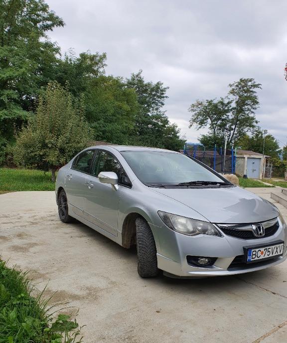 Honda civic hibrid 4 800 eur