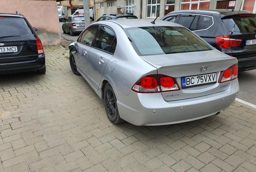 Honda civic hibrid 4 800 eur