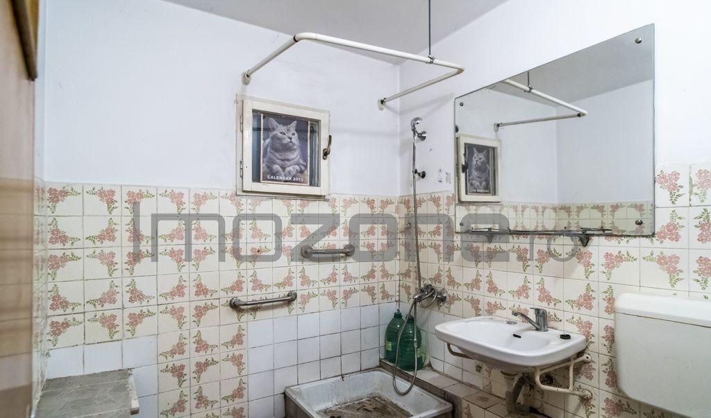 1 Mai nr 29 3 camere 4/10 bloc stradal c tie 1980 b