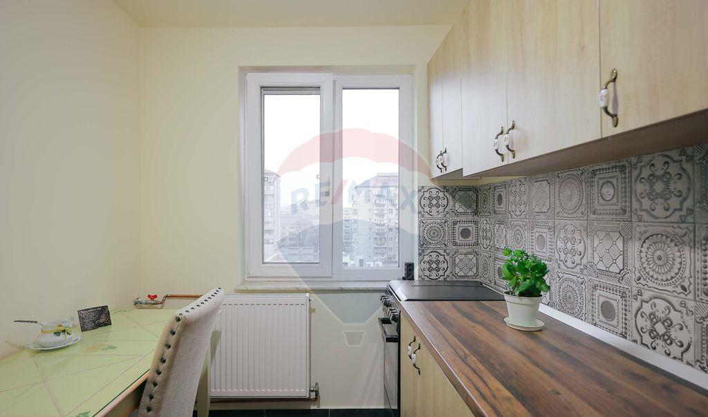 De vanzare apartament 2 camere zona Rogerius vedere Par