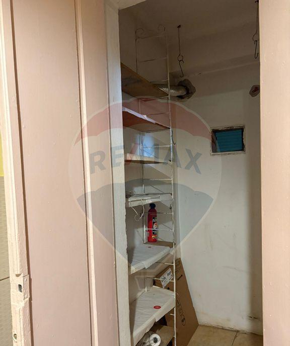 Apartament cu 3 camere la curte comuna in zona Romanilor