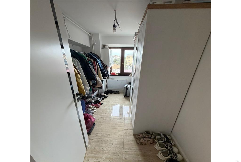 Apartament 3 camere etaj 2 ultracentral renovat incalzi