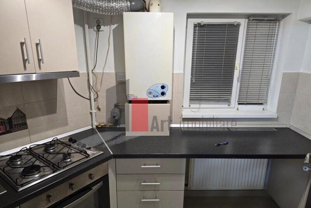 Vanzare apartament semidecomandat 2 camere cu centrala